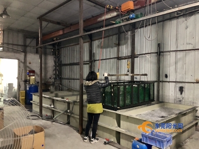 黃江有一家五金店不但沒(méi)營(yíng)業(yè)執(zhí)照,還整天&ldquo;放毒&rdquo;!環(huán)保局說(shuō)查你沒(méi)商量!