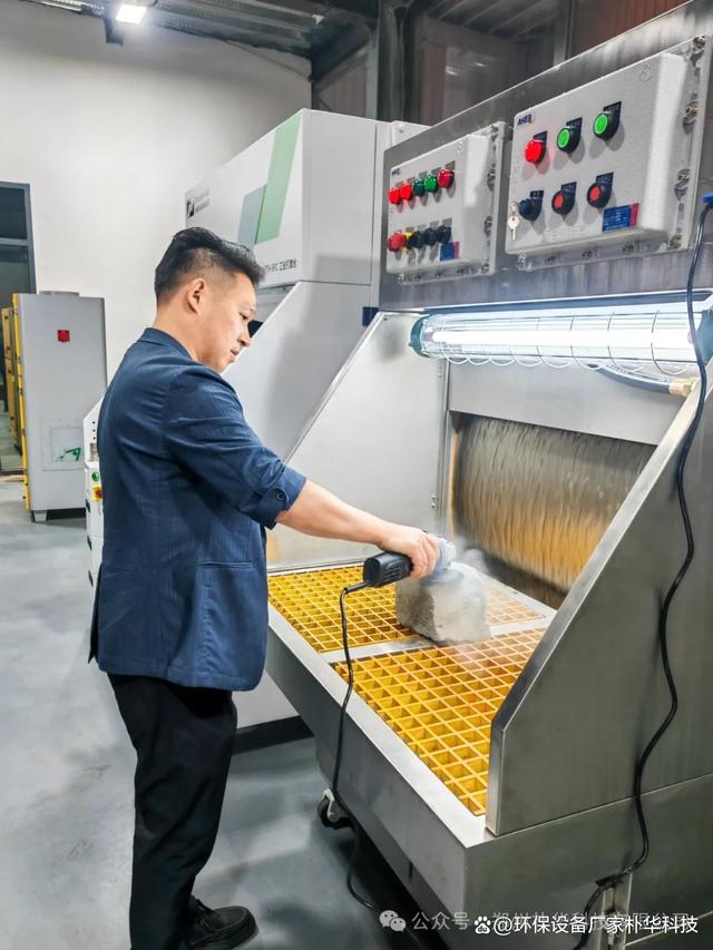 專利打磨操作臺 創(chuàng)新科技攻克易燃易爆金屬粉塵治理難題